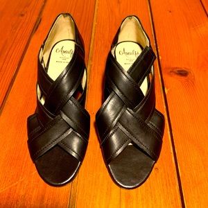 Amalfi by Rangoni size 6 Black